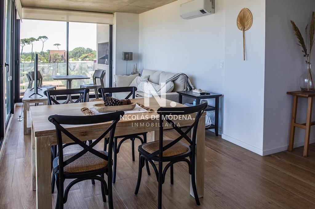 Alquiler en Primera Línea en Pinares: Exclusivo Apartament