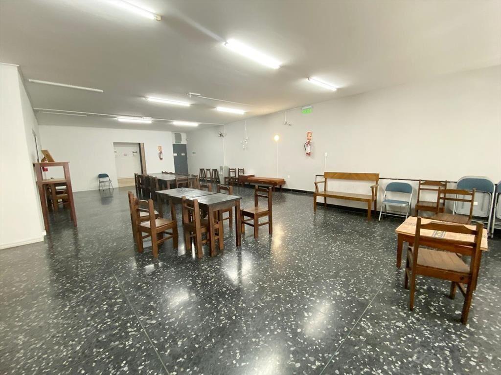 Venta local de 12 oficinas sobre Av. Agraciada en Bella Vis