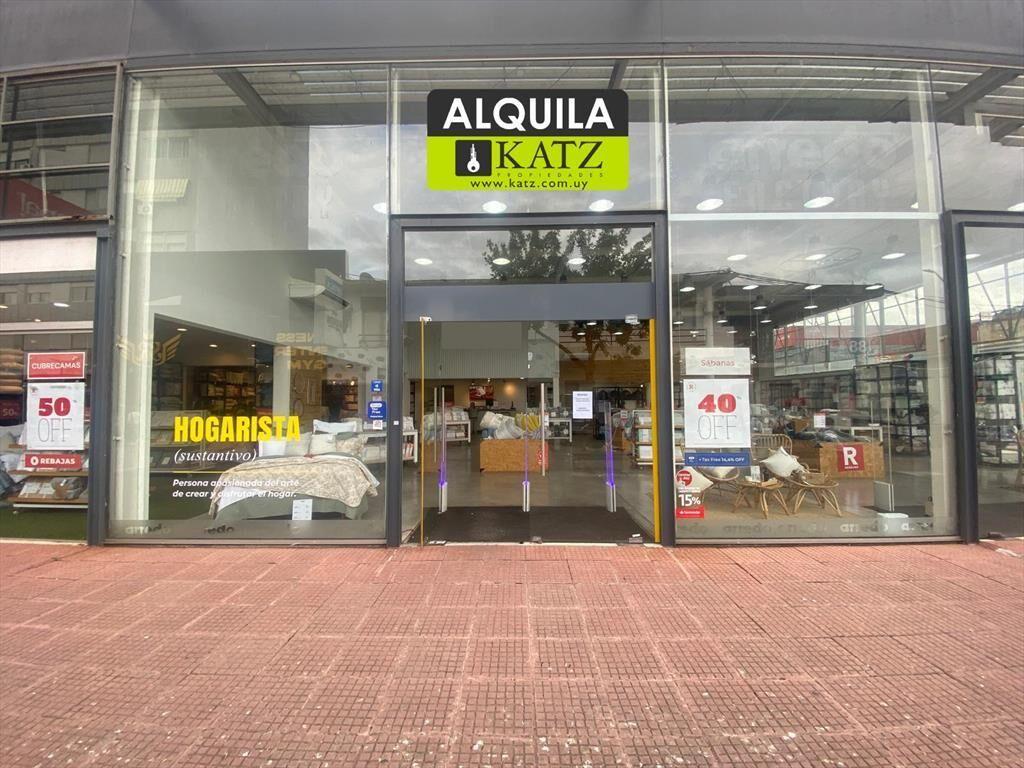 Gran local comercial en centro de Maldonado sobre peatonal