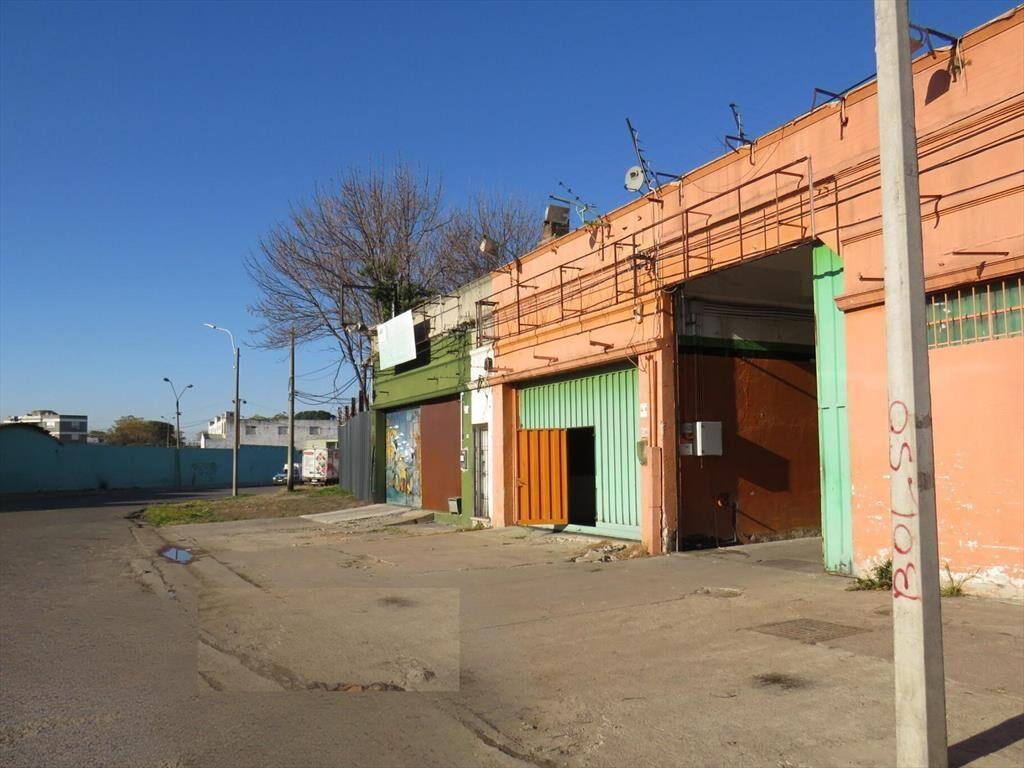 Venta de cuatro locales con renta y tres apartamentos.