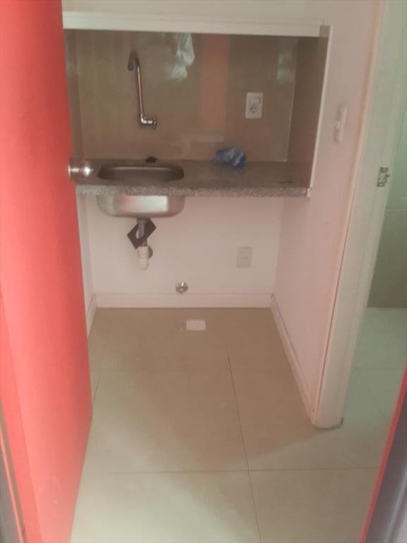 local - Solano García casi Ellauri, 100 m2 , 5 mts de frent