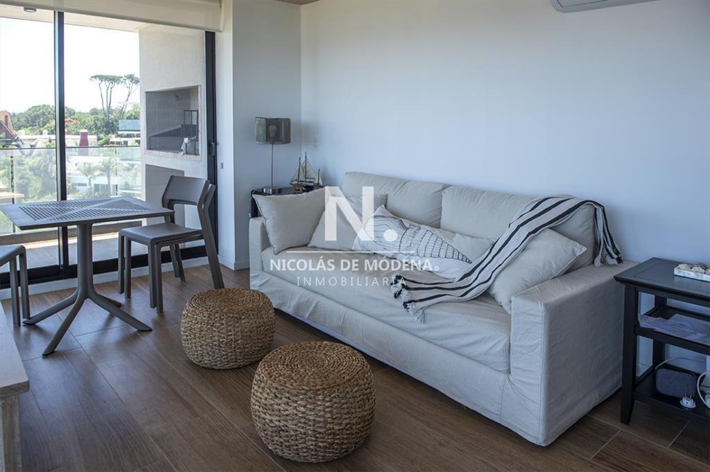 Alquiler en Primera Línea en Pinares: Exclusivo Apartament