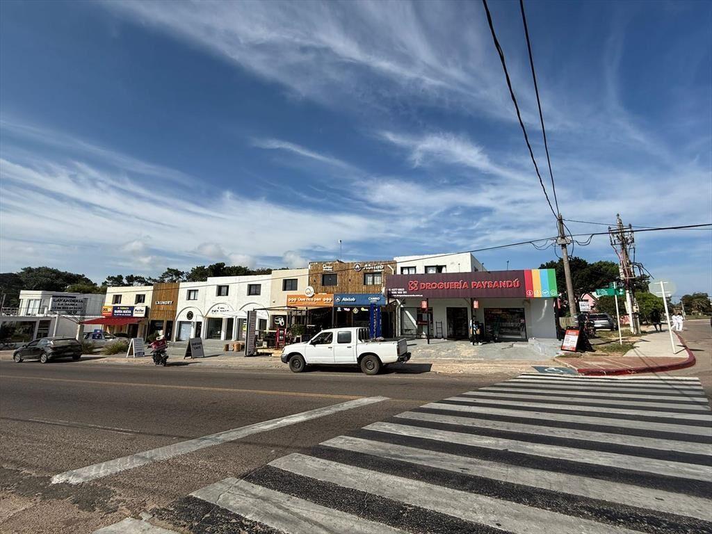 Ruta 10 corazón de La Barra, 9 locales alquilados, excelent