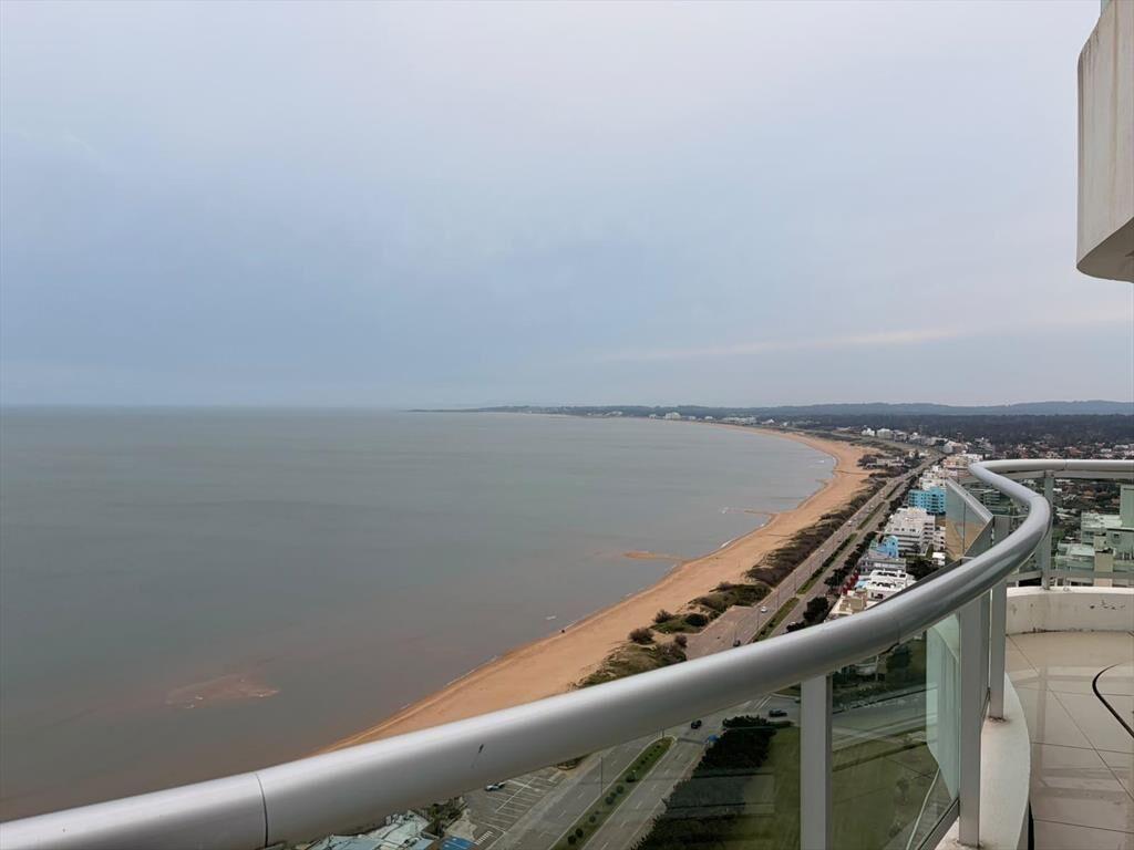 Alquiler temporal Penthouse con piscina en Playa Mansa