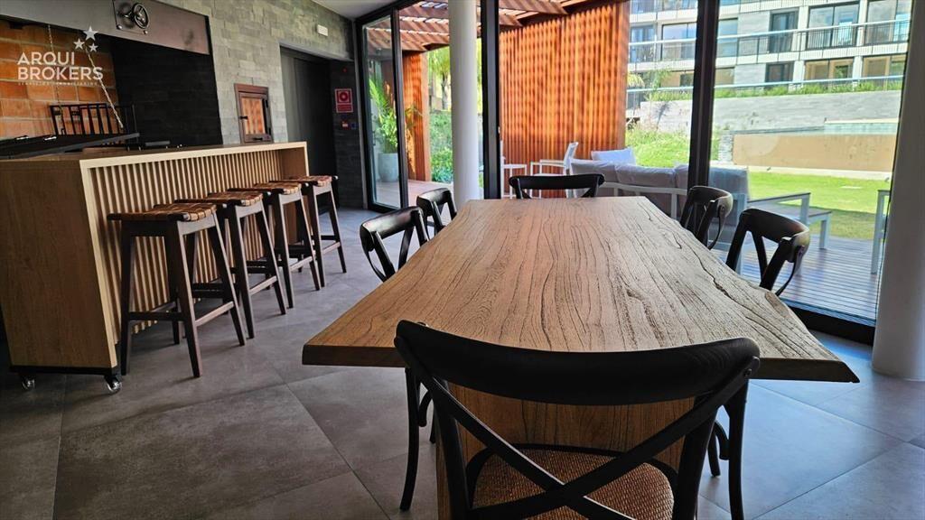Apartamento penthouse de tres dormitorios en alquiler en Ca