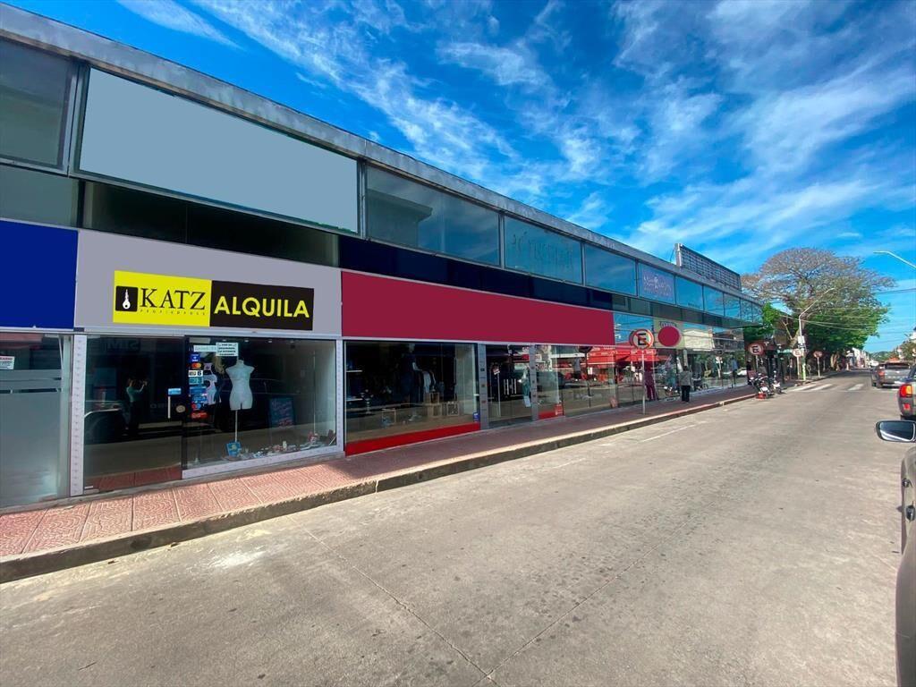Ituzaingo y Sarandi, 60 m2 , 4 mts de frente, doble altura,