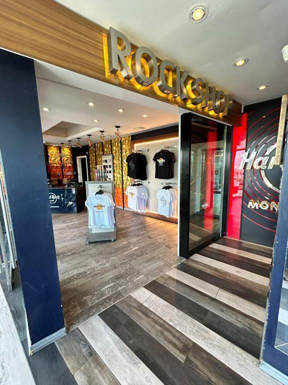Local en Forum, con excelente renta, 750 m2 totales!