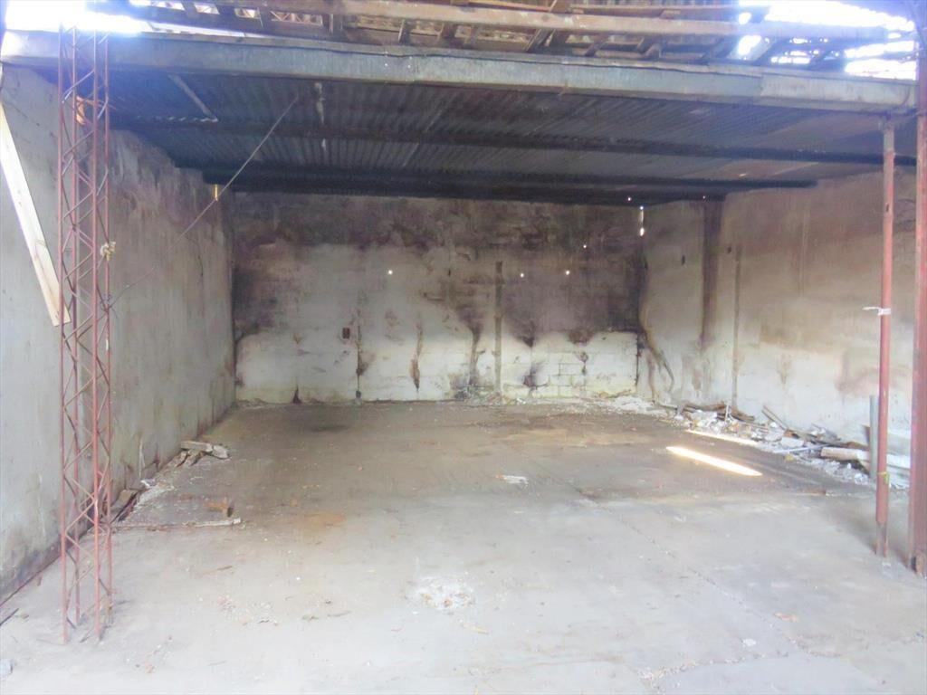 Venta de cuatro locales con renta y tres apartamentos.