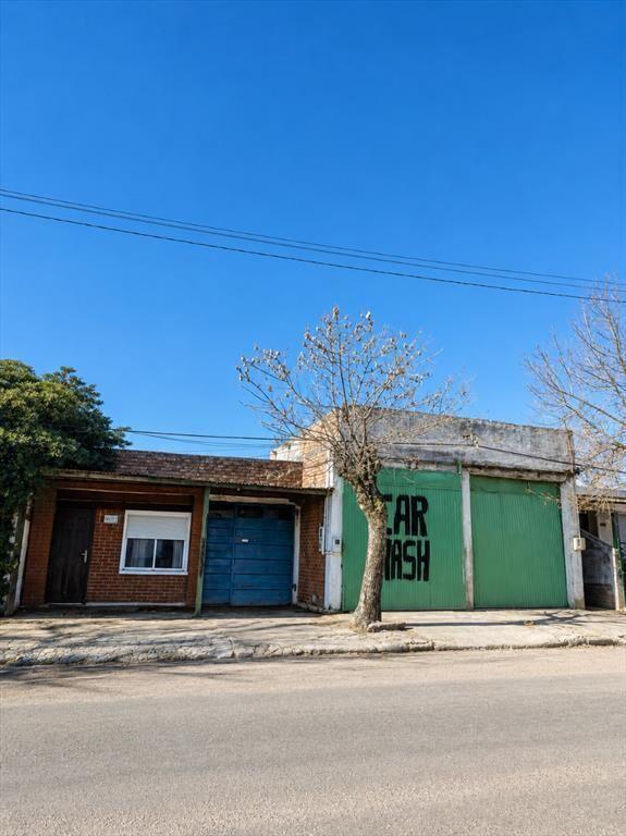 Oportunidad para inversores  3 casas mas galpón.