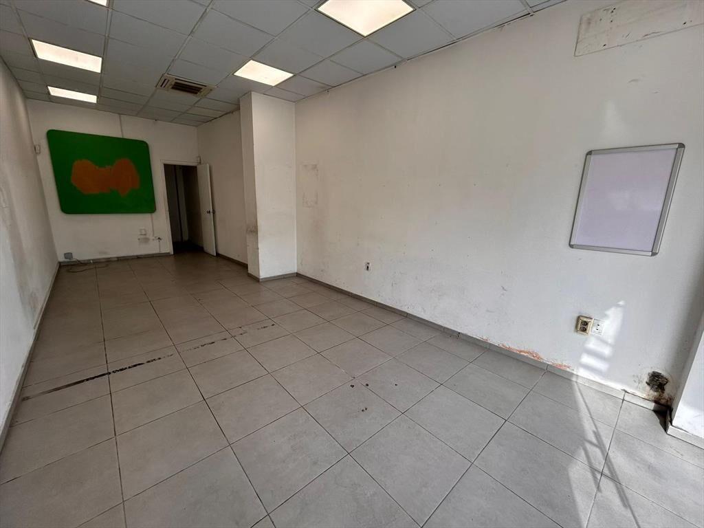 8 de Octubre y Serrato, 90 m2, 4 mts de frente, excelente e