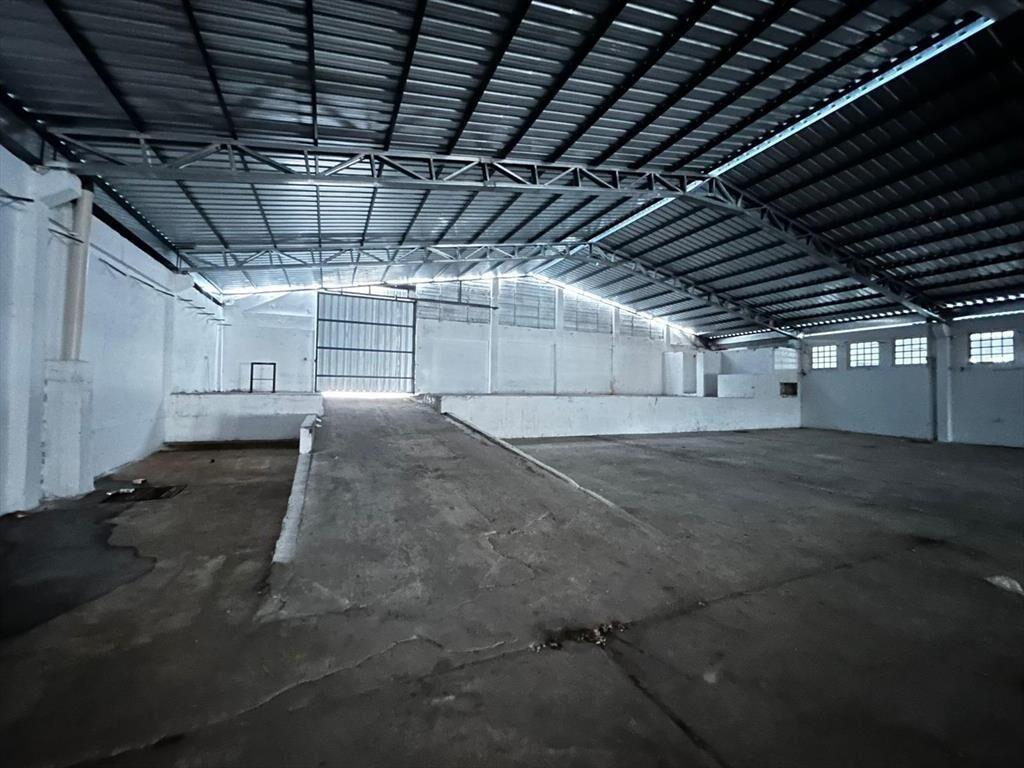 Proximo Garzón y San Quintin, Galpón de 1700m2, vigilancia