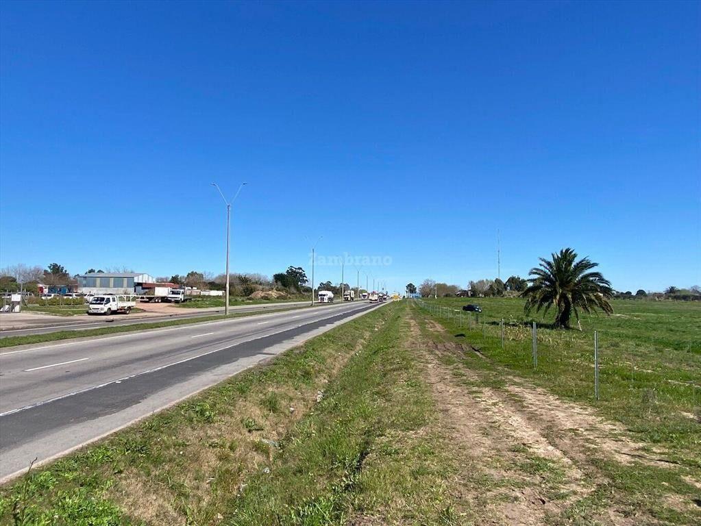 Terreno sobre ruta 102