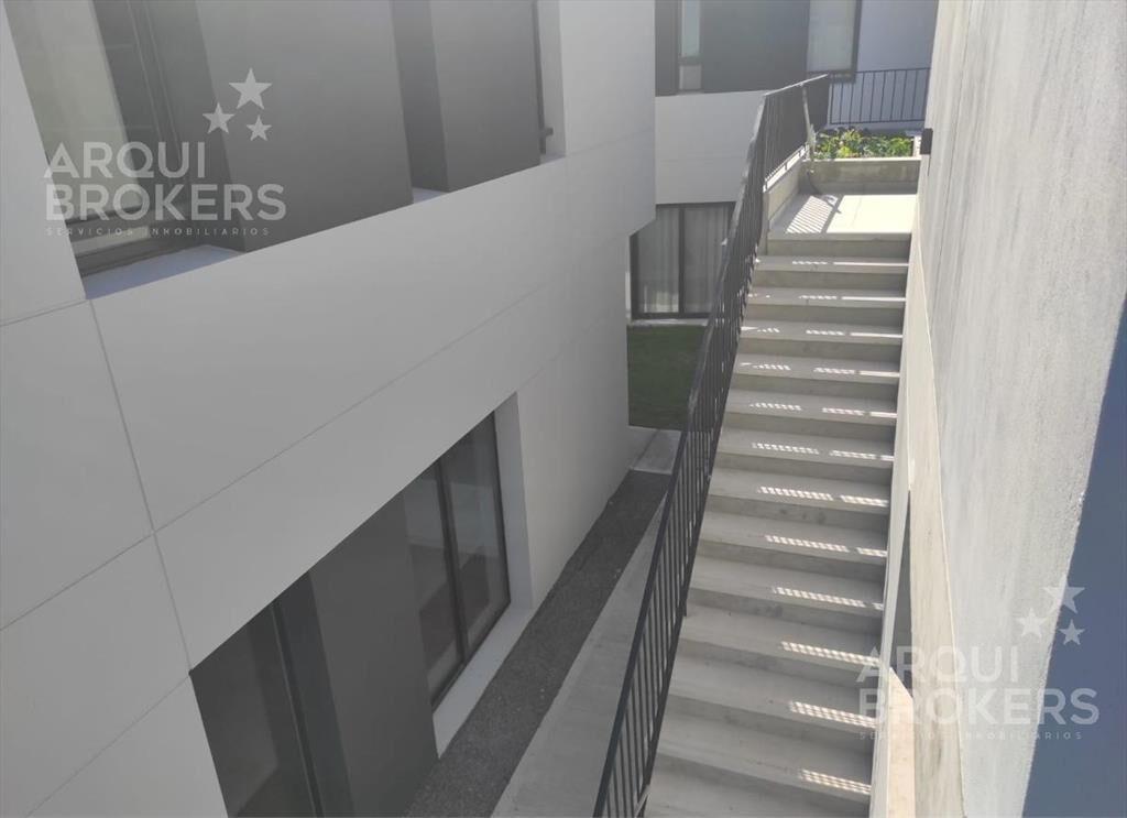 Venta casa tres dormitorios en Parque Miramar - 23E