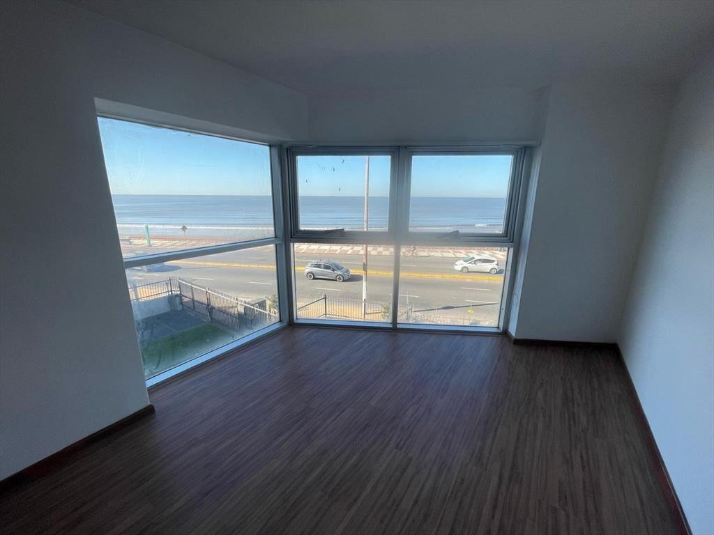 Apartamento monoambiente en alquiler sobre Rambla Malvín -