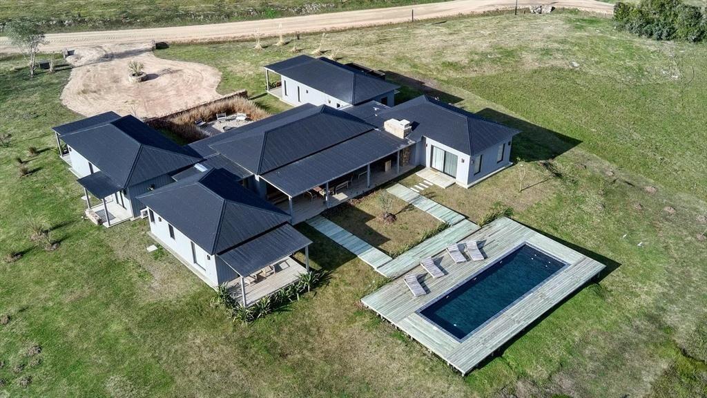 Venta Alquiler casa 4 dormitorios La Barra Barrio privado