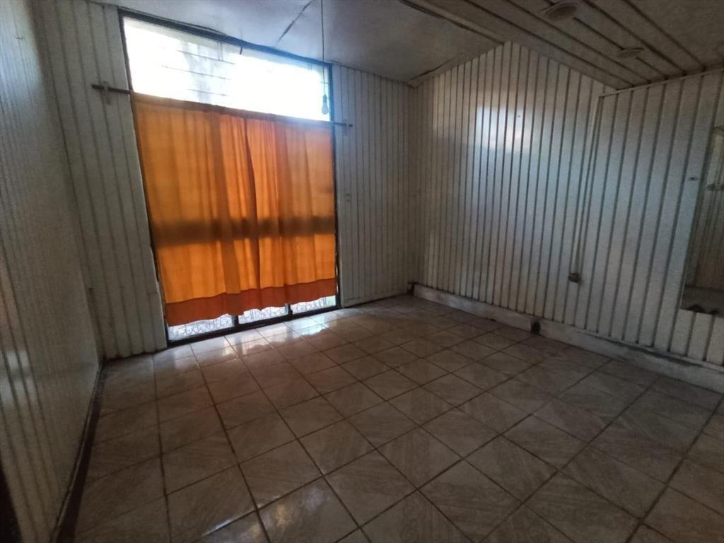 Casa a pasos de 8 de octubre y con servicios cercanos y loc
