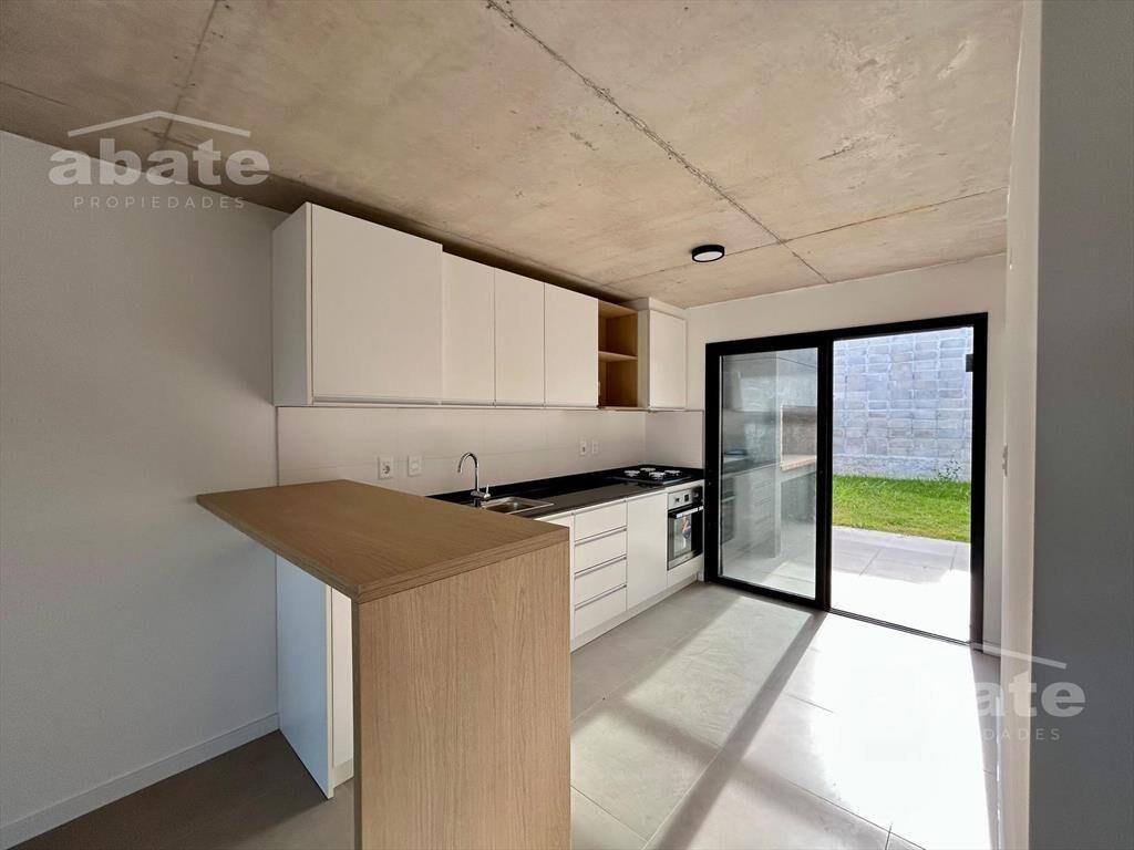 Venta casa de 3 dormitorios, dos baños a estrenar en Lagoma