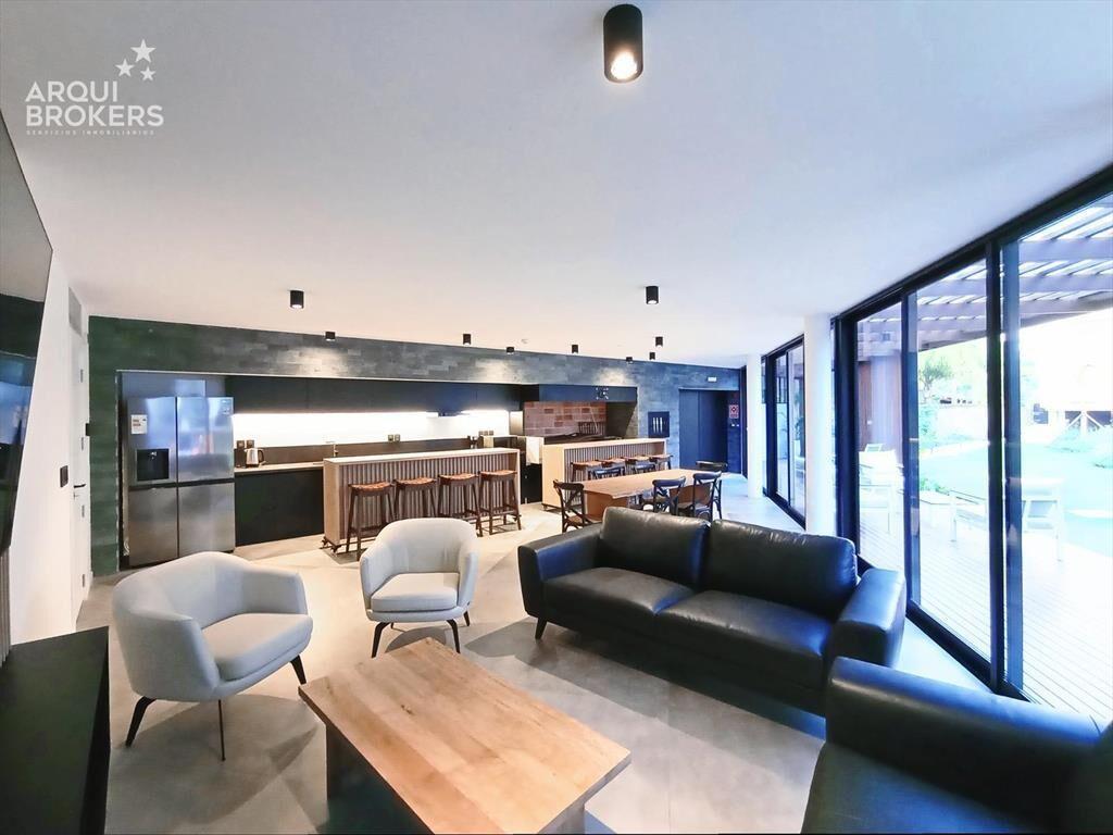 Apartamento penthouse de tres dormitorios en alquiler en Ca