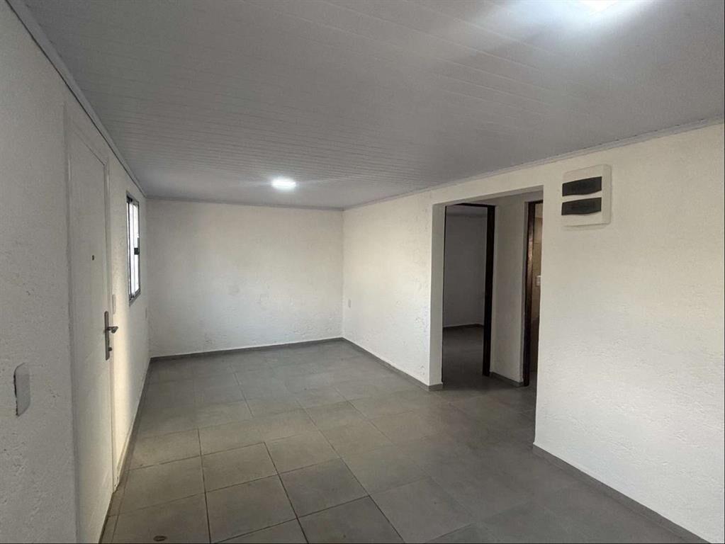 Casa en alquiler en Colón. Dos dormit, patio y lugar para c