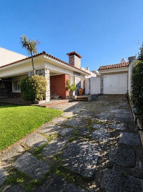 Alquilo casa 4 dormitorios en Punta Gorda