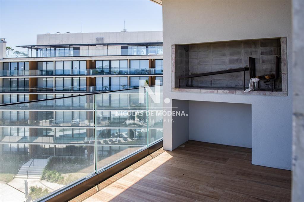 Alquiler en Primera Línea en Pinares: Exclusivo Apartament