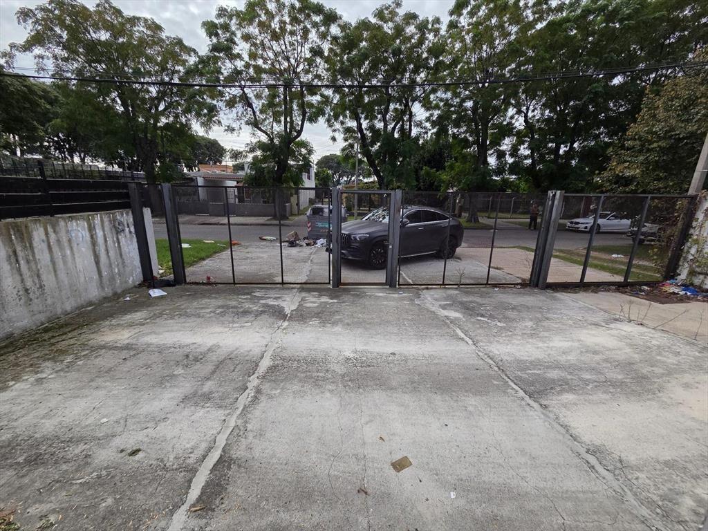 Proximo  Bv Batlle y Ordoñez y Varela, 511 m2 edificados, t