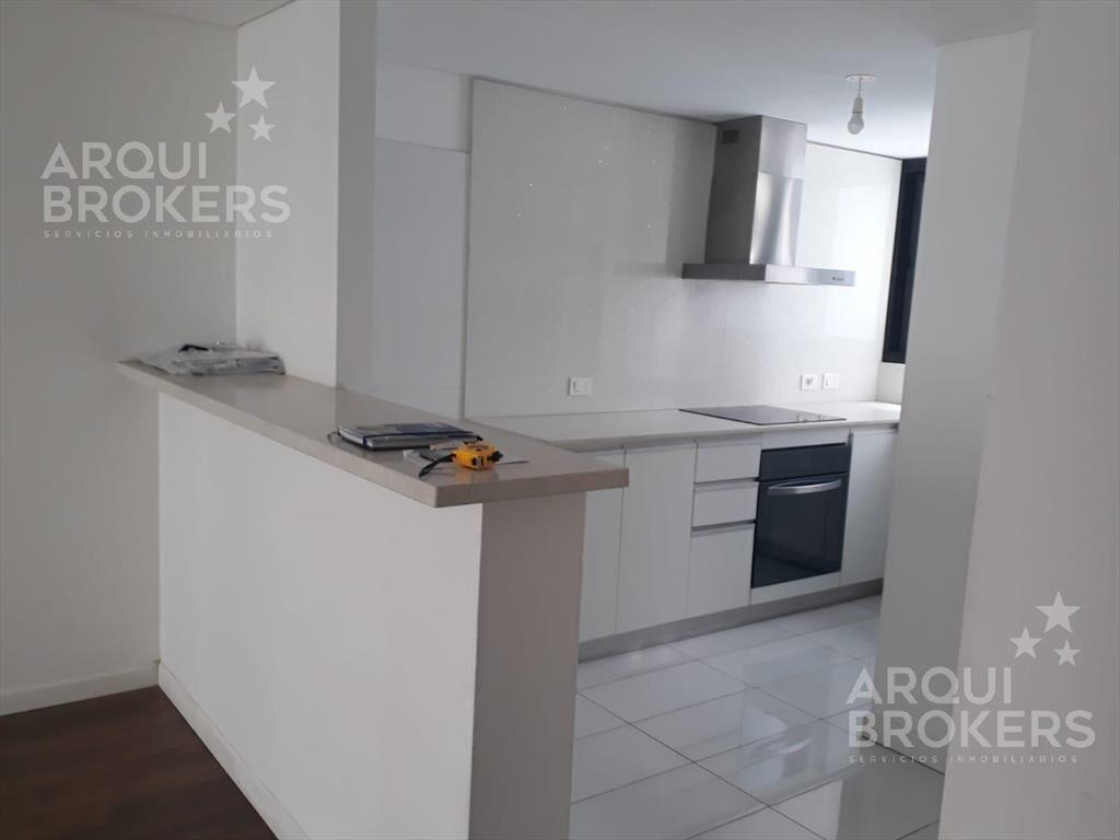 Alquiler apartamento dos dormitorios en Barrio Sur -702
