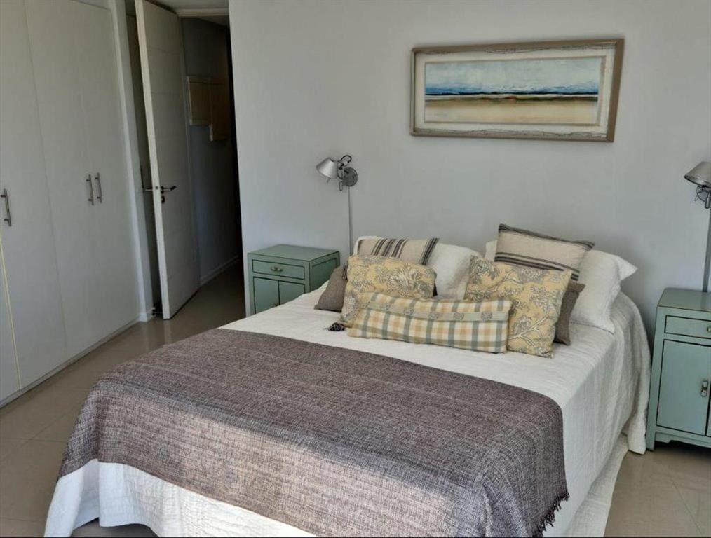 Torre O 9D Alquiler apartamento 3 dorm y dependencia Brava!