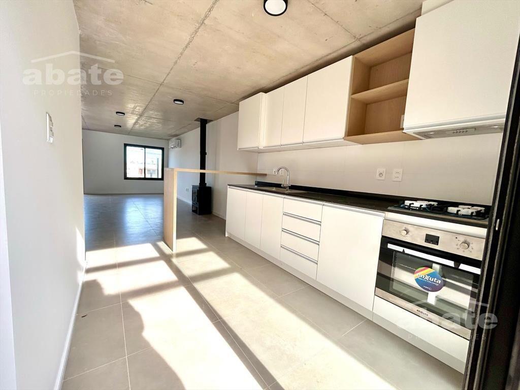 Venta casa de 3 dormitorios, dos baños a estrenar en Lagoma