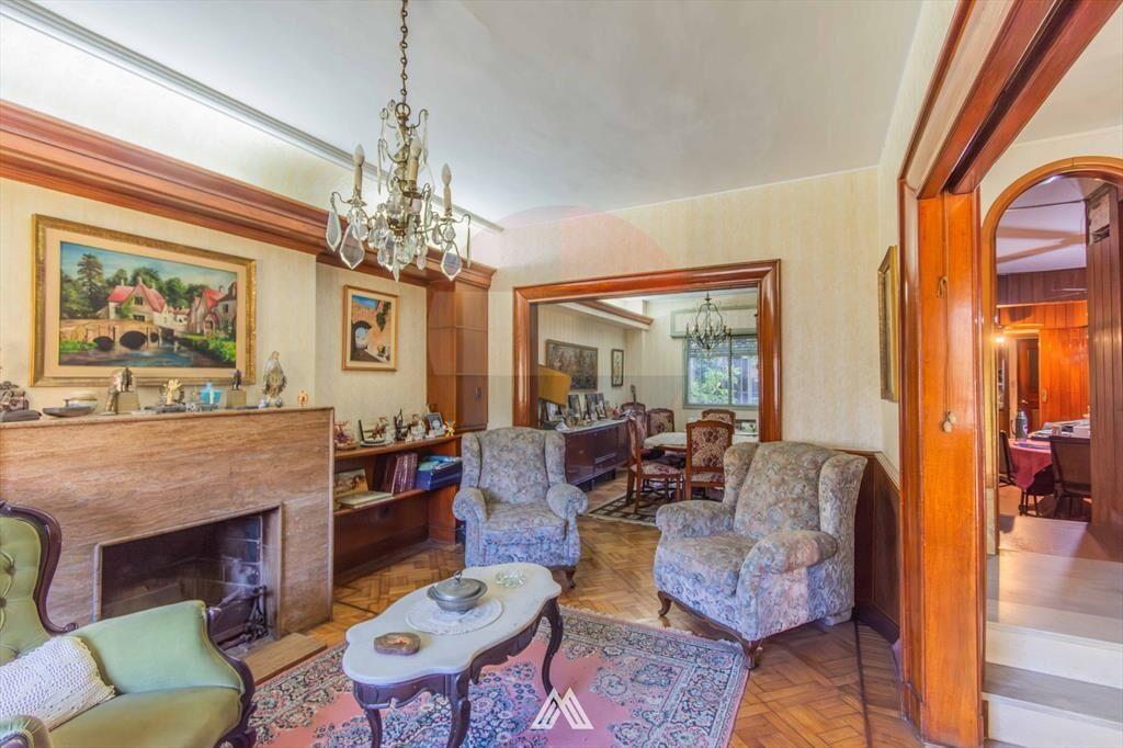 Vende amplia Casa Prado 5 dorm. patios y cochera