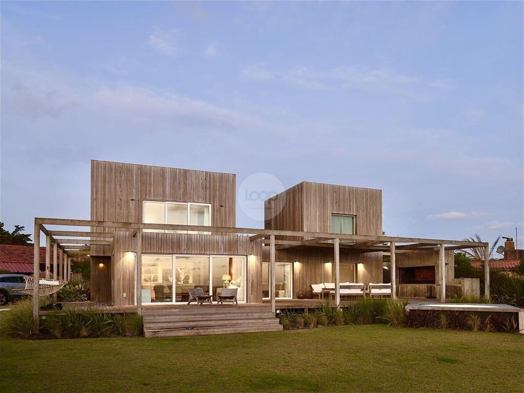 ESPECTACULAR CASA SOBRE EL MAR