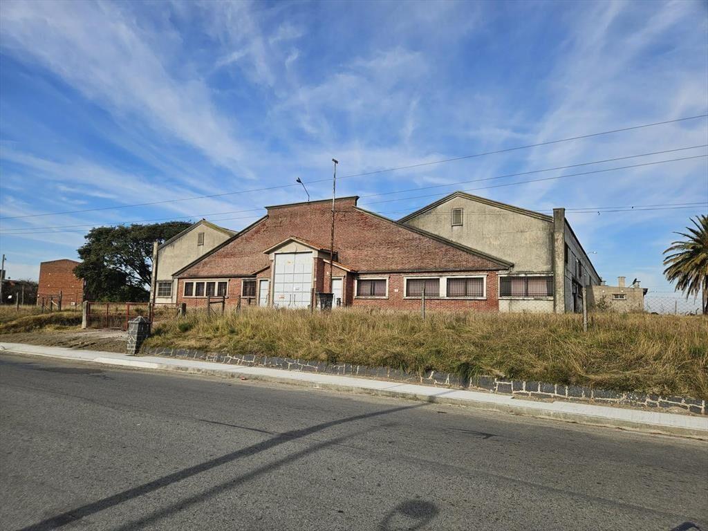 Baltasar Brum y Artigas, 3500 m2 construídos, 7000 m2 de te