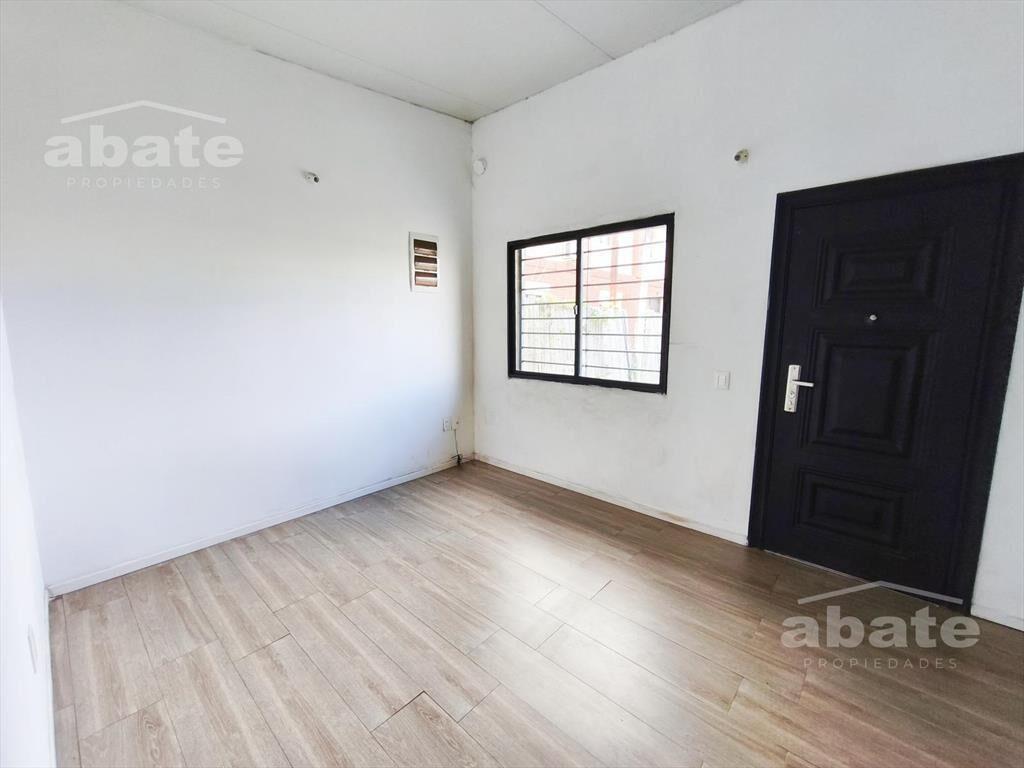 Casa en Alquiler de 1 dormitorio en Solymar. Cochera y Parr