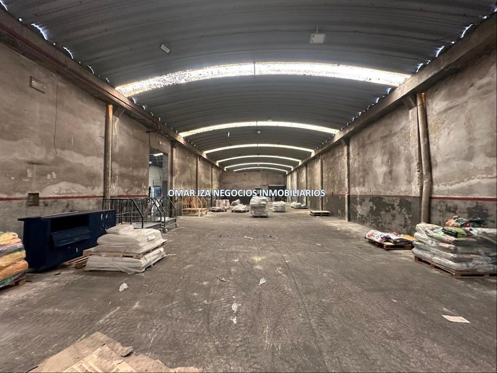 Venta local industrial Sayago, galpón depósito con oficinas