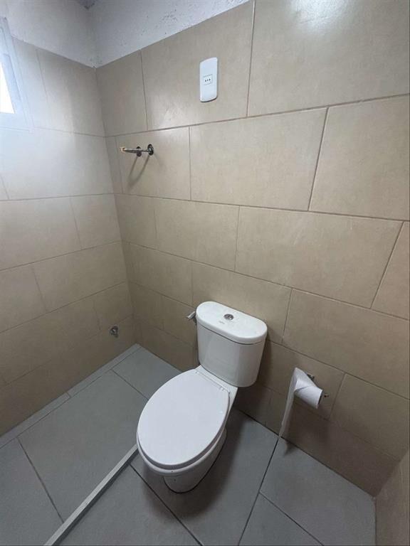 Casa en alquiler en Colón. Dos dormit, patio y lugar para c