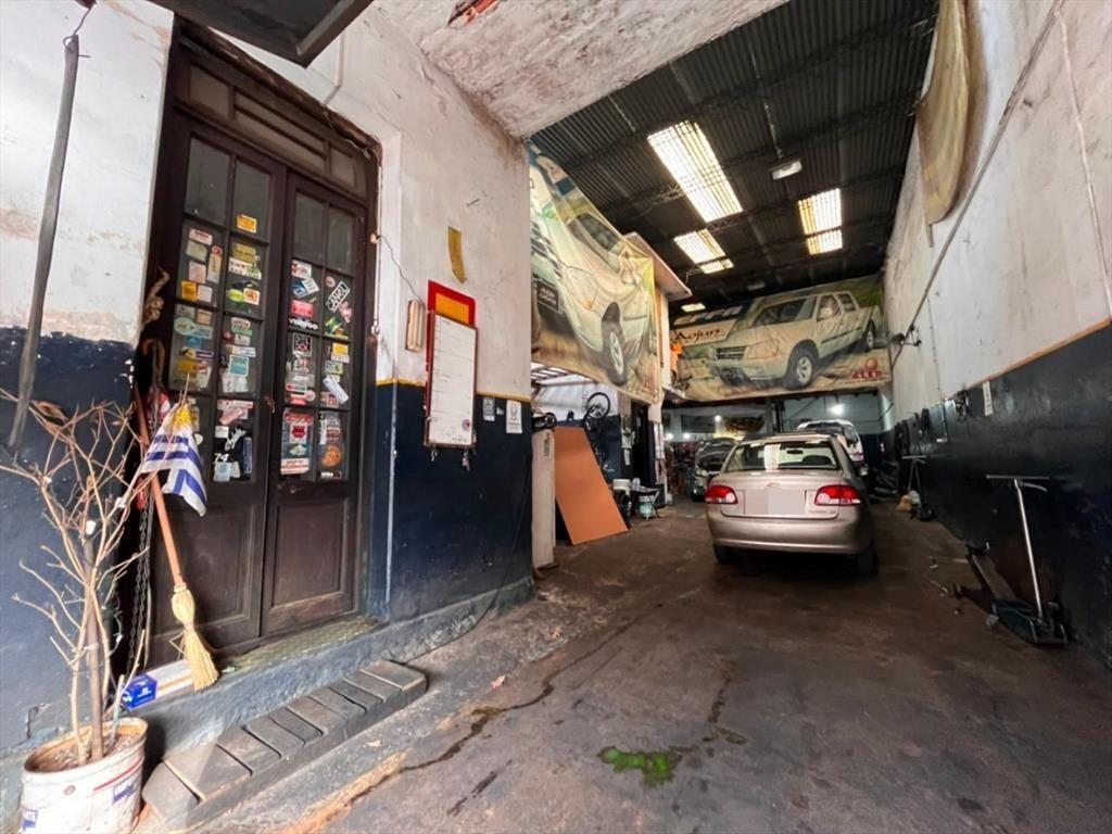 Venta de Taller Automotriz - 183 m² (Tres Cruces)