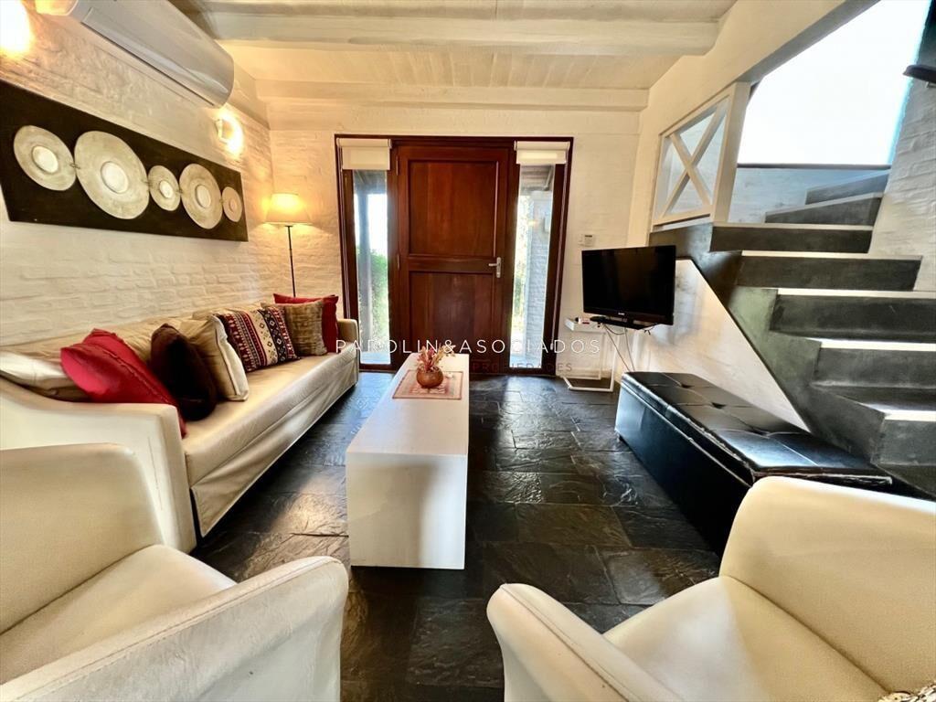 Casa en alquiler de 2 dormitorios en barrio privado Parque