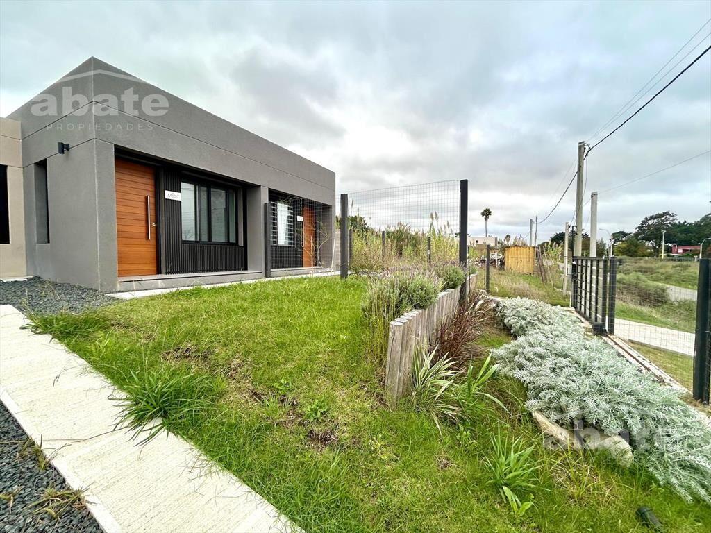 Venta casa de 3 dormitorios, dos baños a estrenar en Lagoma