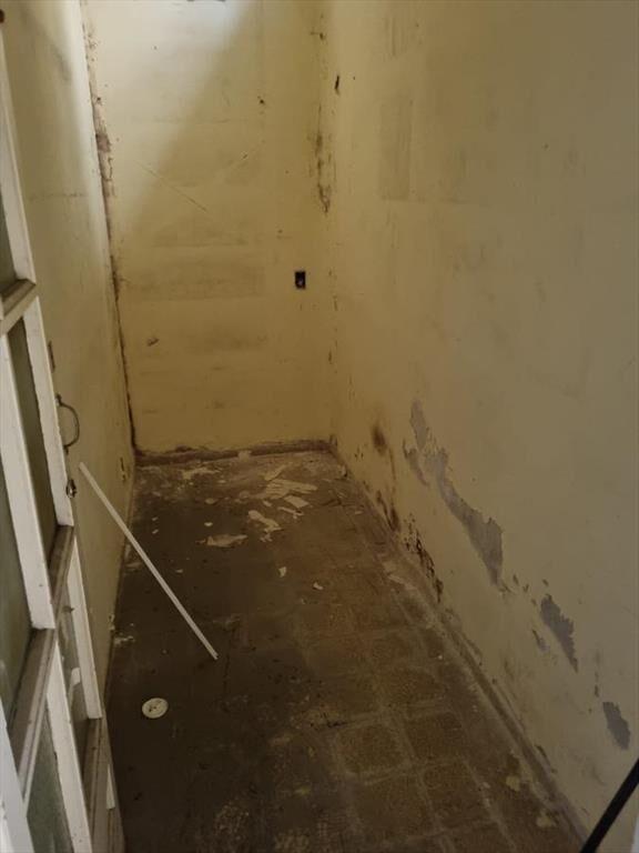 Av 8 de octubre casi Propios , terreno de 450 m2 con altura