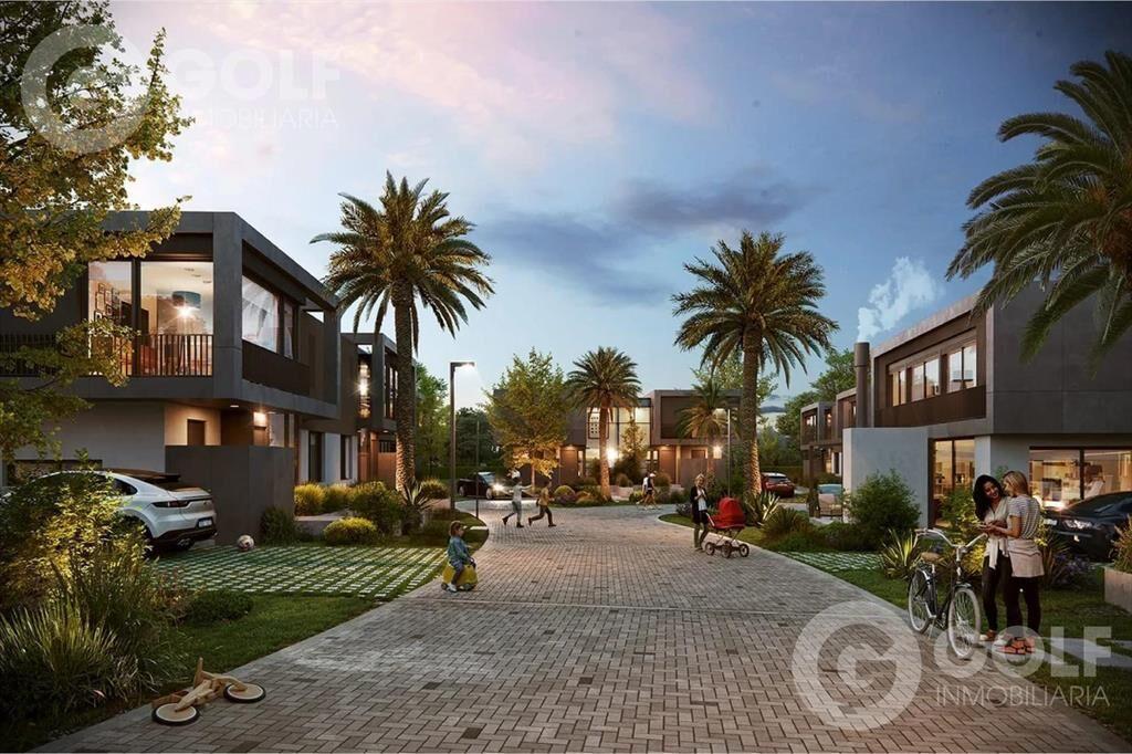 Venta Casa en Jardines del Polo con Cochera