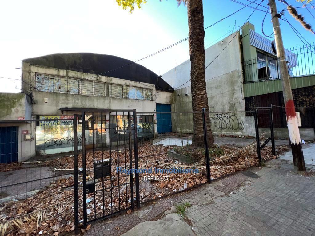 Venta local 1624m2 en Brazo Oriental con renta
