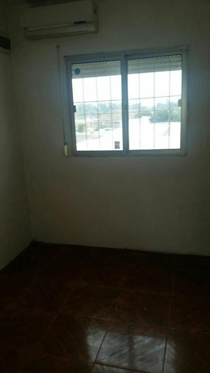 Apartamento- casa al fondo de 4 dormitorios, Sayago