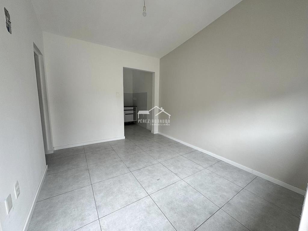 Alquiler apartamento de 1 dormitorio, planta baja- Carrasco
