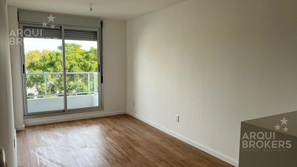 Venta local comercial en Tres Cruces - 001