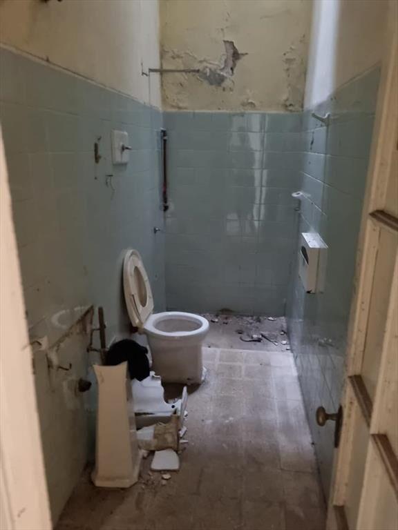Av 8 de octubre casi Propios , terreno de 450 m2 con altura