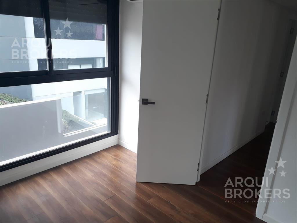 Alquiler apartamento dos dormitorios en Barrio Sur -702