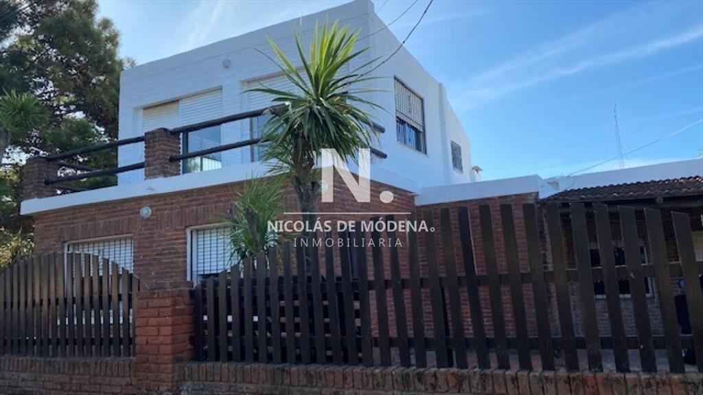 Casa de 3 dor mas apto al fondo con 2 dor en el a