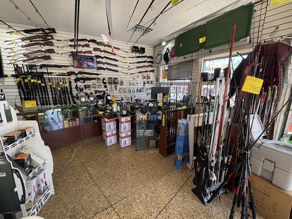 Venta de padron unico con tres locales comerciales CON RENTA