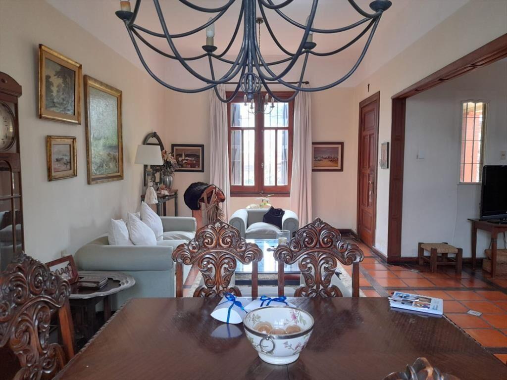 Casa en venta de 5 dormitorios y 3 baños c/ garage x 2  ...