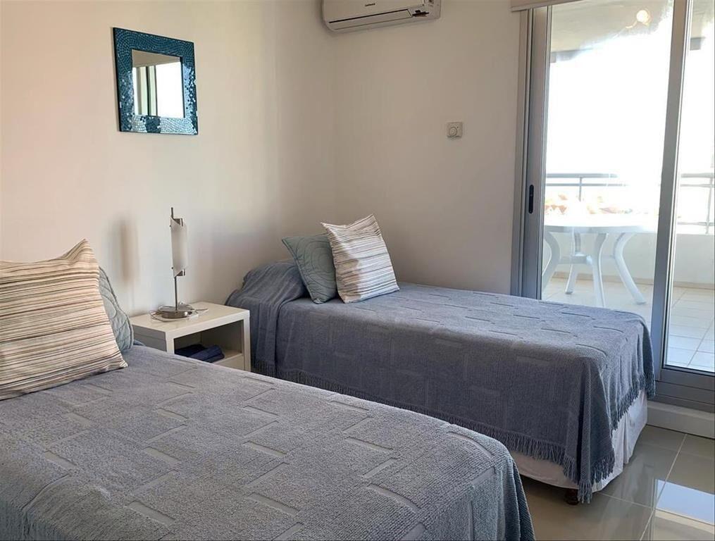 Apartamento 3 dormitorios, vista al mar y servicios